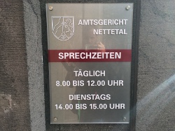 Schild Öffnungszeiten